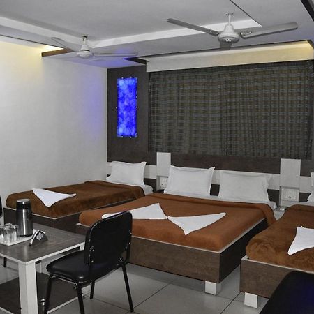 Midtown Hotel Ahmedabad Eksteriør bilde