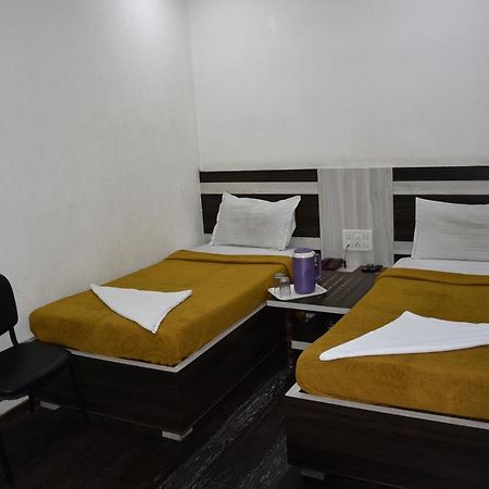 Midtown Hotel Ahmedabad Eksteriør bilde