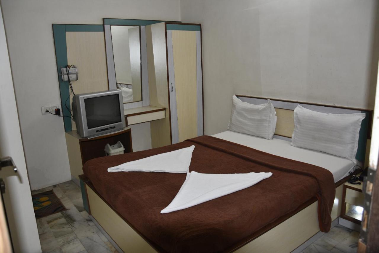 Midtown Hotel Ahmedabad Eksteriør bilde