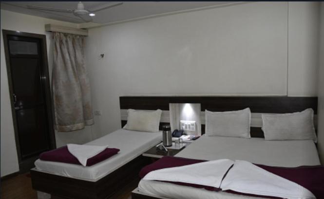 Midtown Hotel Ahmedabad Eksteriør bilde